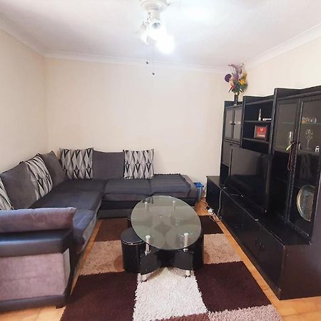 1 Bedroom Apartment Close To Slough Train Station Extérieur photo