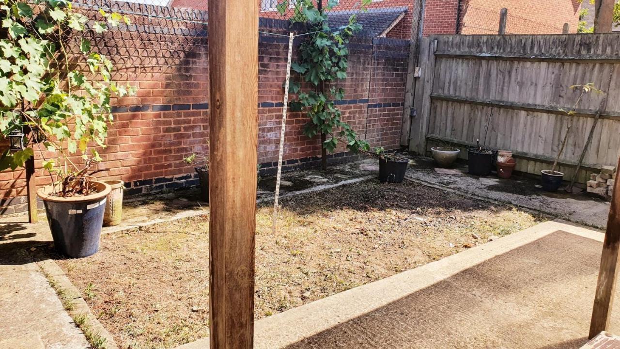 1 Bedroom Apartment Close To Slough Train Station Extérieur photo