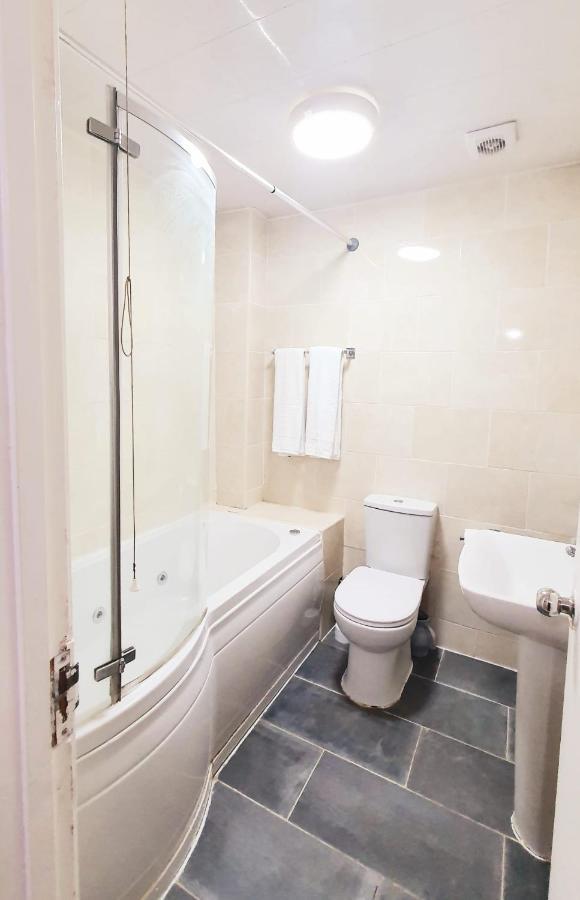 1 Bedroom Apartment Close To Slough Train Station Extérieur photo