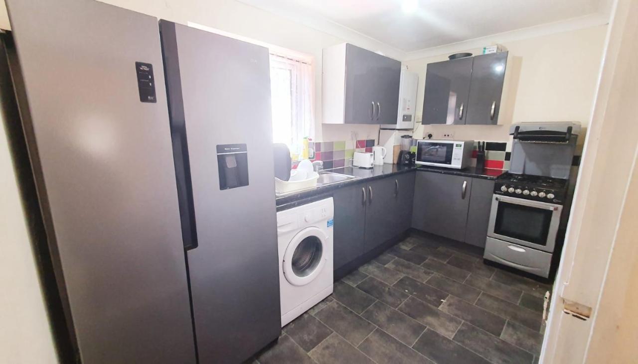 1 Bedroom Apartment Close To Slough Train Station Extérieur photo