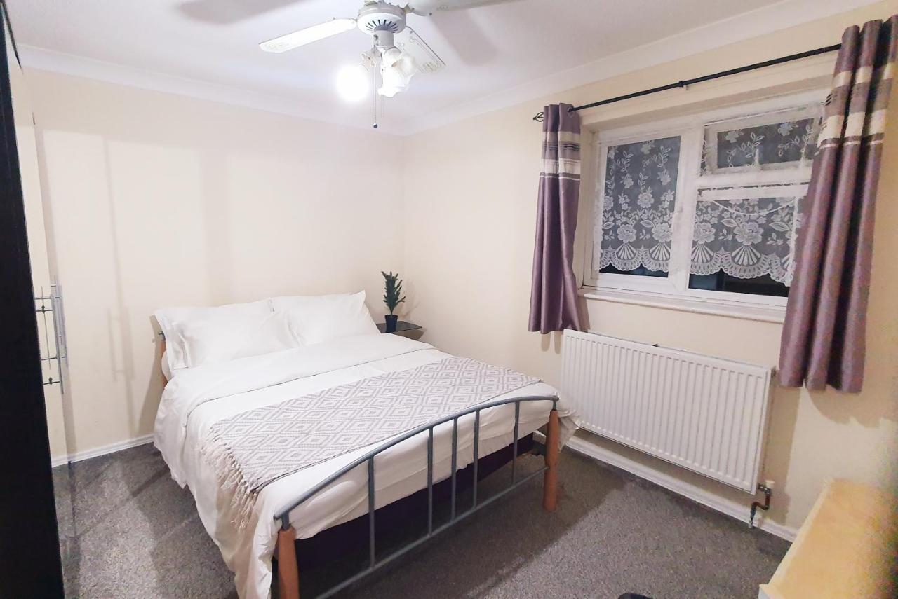 1 Bedroom Apartment Close To Slough Train Station Extérieur photo