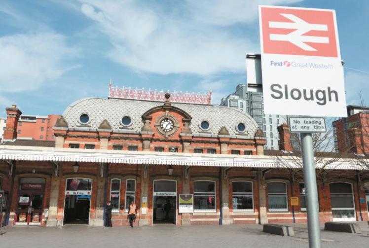 1 Bedroom Apartment Close To Slough Train Station Extérieur photo