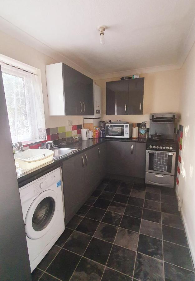 1 Bedroom Apartment Close To Slough Train Station Extérieur photo