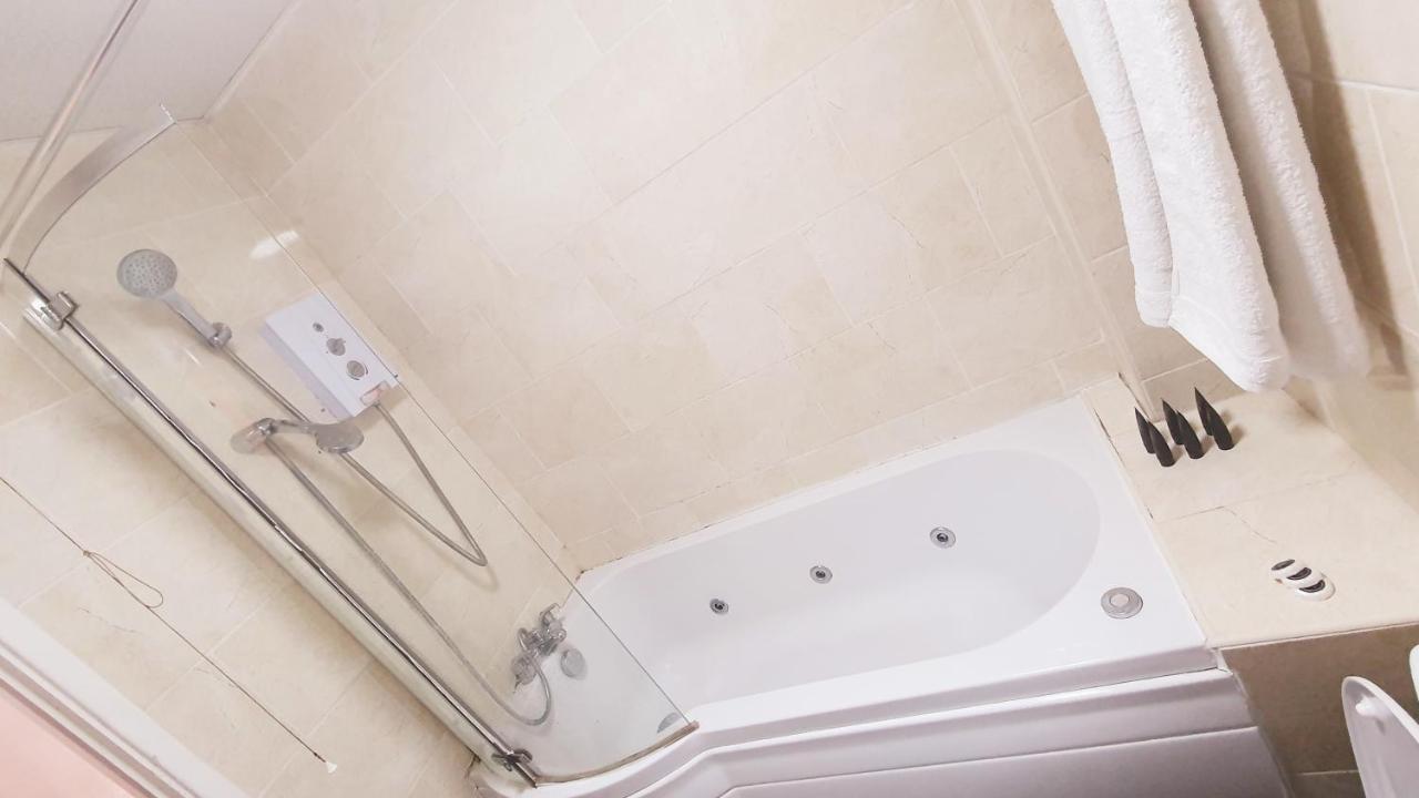 1 Bedroom Apartment Close To Slough Train Station Extérieur photo
