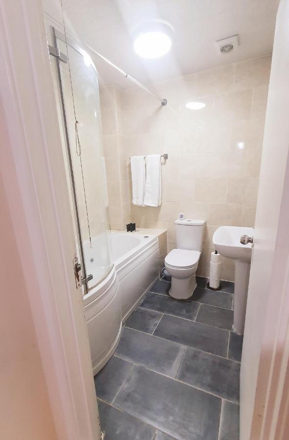 1 Bedroom Apartment Close To Slough Train Station Extérieur photo